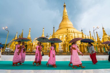 Yangon, Myanmar. 15 Ağustos 2019, Yangon, Myanmar 'da Shwedagon' un altın tapınağı.