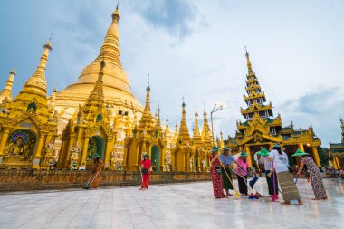 Yangon, Myanmar. 15 Ağustos 2019, Yangon, Myanmar 'da Shwedagon' un altın tapınağı.