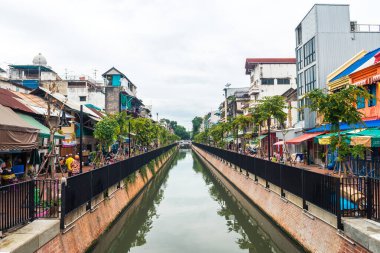 Bangkok, Tayland. 4 Eylül 2019: Bangkok, Tayland 'ın kirli ve kalabalık sokakları