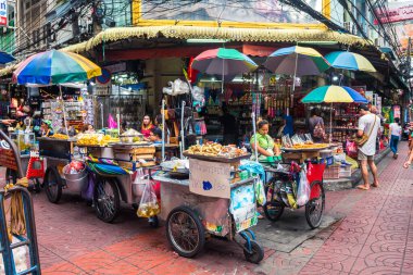 Bangkok, Tayland. 4 Eylül 2019: Bangkok, Tayland 'ın kirli ve kalabalık sokakları