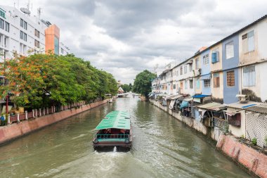 Bangkok, Tayland. 4 Eylül 2019: Bangkok, Tayland 'ın kirli ve kalabalık sokakları