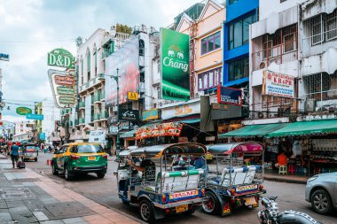 Bangkok, Tayland. 4 Eylül 2019: Bangkok, Tayland 'ın kirli ve kalabalık sokakları