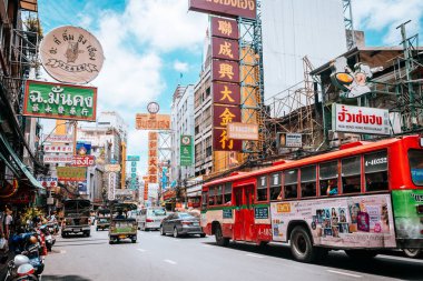 Bangkok, Tayland. 4 Eylül 2019: Bangkok, Tayland 'ın kirli ve kalabalık sokakları