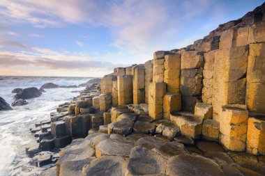 Giants Geçidi 'nde gün batımı, İrlanda