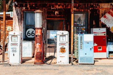 HACKBERRY, ARIZONA. 28 Ağustos 2017: 66 yolunun kenarındaki ünlü böğürtlen marketi