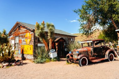 HACKBERRY, ARIZONA. 28 Ağustos 2017: 66 yolunun kenarındaki ünlü böğürtlen marketi