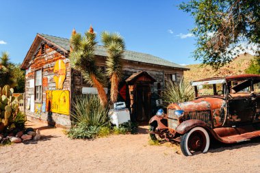 HACKBERRY, ARIZONA. 28 Ağustos 2017: 66 yolunun kenarındaki ünlü böğürtlen marketi