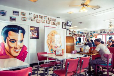 Kingman, Arizonalı. 28 Ağustos 2017 Kingman Town 'daki 66. Otoyol' un yakınındaki ünlü lokanta.