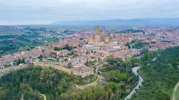 Vista Della Fortezza Alcazar Della Città Segovia Sullo Sfondo — Foto Stock