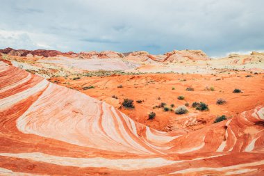 Yangın vadisinde inanılmaz kumtaşı şekilleri Ulusal Park, Nevada