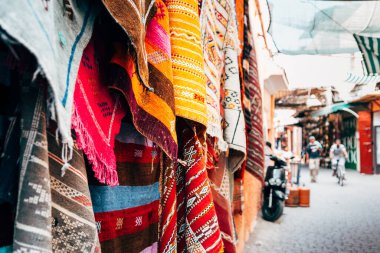 Marakeş Medine 'nin renkli halıları, Fas