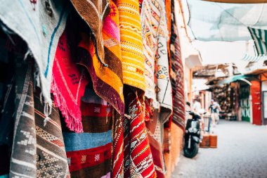Marakeş Medine 'nin renkli halıları, Fas