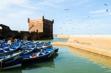 Essauria, Fas. 2 Kasım 2017: Essaouira sokağı Eski Medine, Fas
