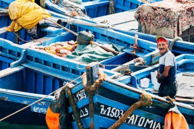 Essauria, Fas. 12 Haziran 2017: Fas balıkçı tekneleri Essaouira limanına yığıldı