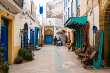 Essauria, Fas. 12 Haziran 2017: Essaouira deniz kasabasının renkli sokakları, Fas