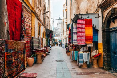 Essauria, Fas. 2 Kasım 2017: Essaouira sokağı Eski Medine, Fas