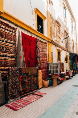 Essauria, Fas. 2 Kasım 2017: Essaouira sokağı Eski Medine, Fas