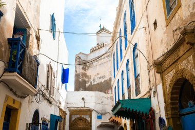 Essauria, Fas. 2 Kasım 2017: Essaouira sokağı Eski Medine, Fas