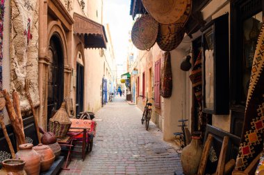 Essauria, Fas. 2 Kasım 2017: Essaouira sokağı Eski Medine, Fas