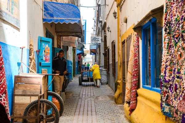 モロッコのエサウィラ 2017年6月12日 モロッコのエサオイラ マリンタウンのカラフルな通り — ストック写真