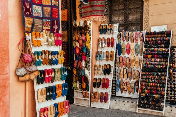 Марокканские Тапочки Магазине Марракеш — стоковое фото