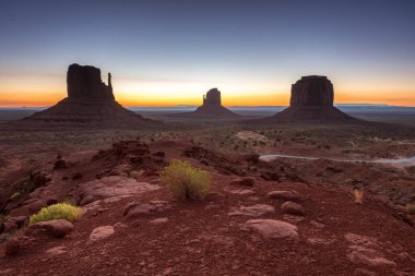 Arizona 'daki Anıt Vadisi' nde butte kaya manzarası