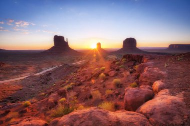Arizona 'daki Anıt Vadisi' nde butte kaya manzarası