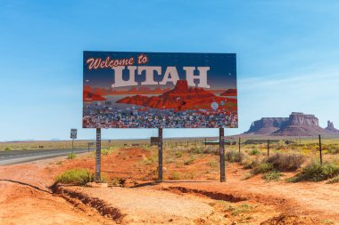 Monuent Vadisi, UTAH. 24 Ağustos 2017: Anıt Vadisi girişindeki hoş geldin tabelası