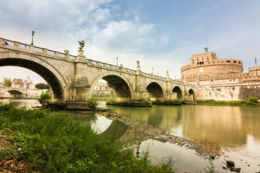 Roma 'daki ünlü Aziz Angelo Kalesi manzarası
