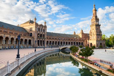İspanya, Seville 'deki güzel plaza de espaa meydanı