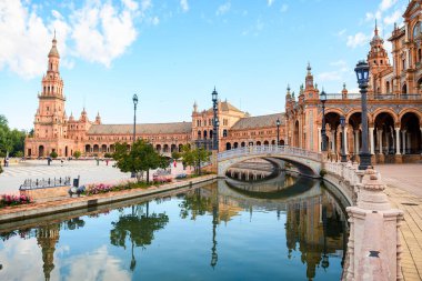 İspanya, Seville 'deki güzel plaza de espaa meydanı