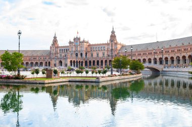 İspanya, Seville 'deki güzel plaza de espaa meydanı