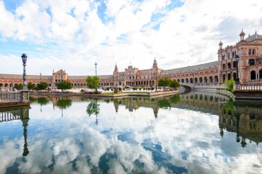 İspanya, Seville 'deki güzel plaza de espaa meydanı