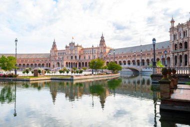 İspanya, Seville 'deki güzel plaza de espaa meydanı