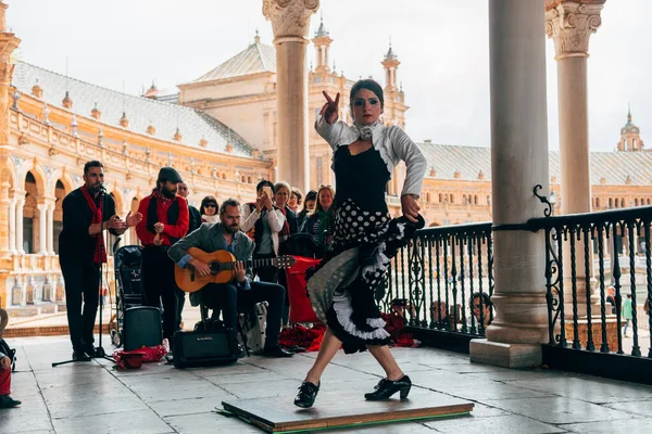 Seville Spanien Mai 2018 Frau Tanzt Traditionellen Flamenco Kleid — Stockfoto