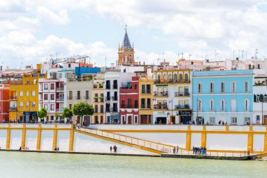 İspanya, Seville 'deki Triana mahallesine manzaralar