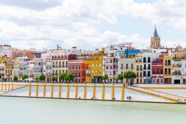 İspanya, Seville 'deki Triana mahallesine manzaralar