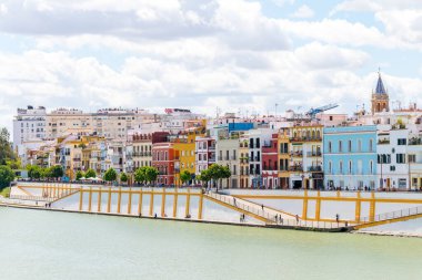 İspanya, Seville 'deki Triana mahallesine manzaralar