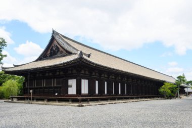 Japonya, Kyoto 'da Sanjusangedo tapınağının açık havası