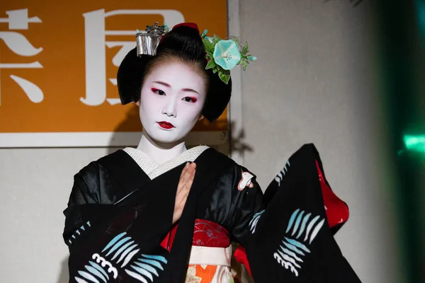 Kyoto Japón Agosto 2018 Aprendiz Maiko Mostrando Danza Tradicional Japonesa — Foto de Stock