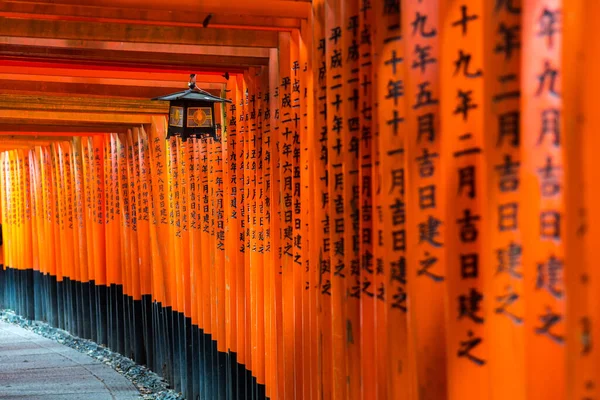 Japonya Kyoto Fushimi Inari Nin Kırmızı Torii Kapısı — Stok fotoğraf