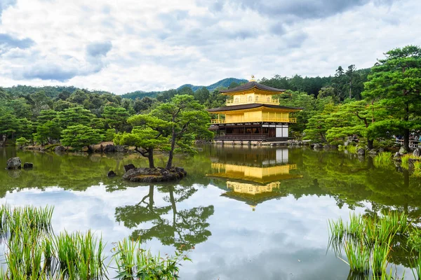 京都の黄金のパビリオン 金角寺 の有名な禅館 — ストック写真