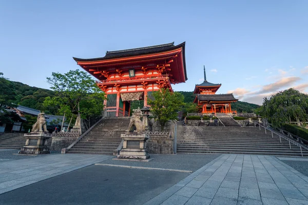 Kyoto Nun Highashiyama Ilçesindeki Kiyomizu Dera Kompleksine Giriş — Stok fotoğraf