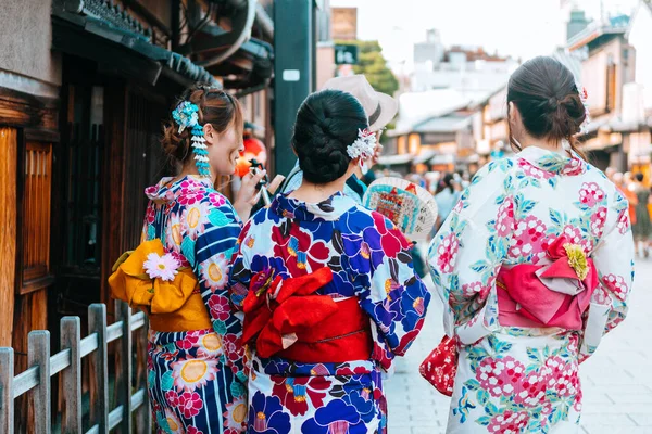 Kyoto Japan August 2018 Menschen Traditioneller Tracht Der Fußgängerzone Von — Stockfoto