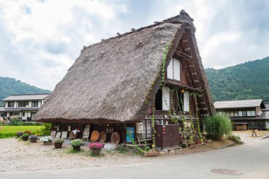 Shirakawago, Japonya 'daki geleneksel Japon köyü.