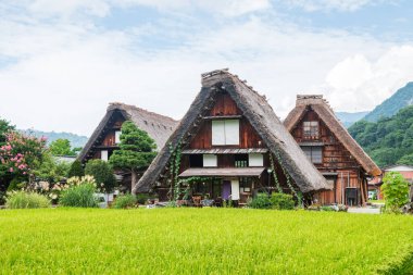 Shirakawago, Japonya 'daki geleneksel Japon köyü.