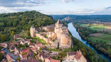 Castelnaud la Chapelle kasabasının hava manzarası, Fransa