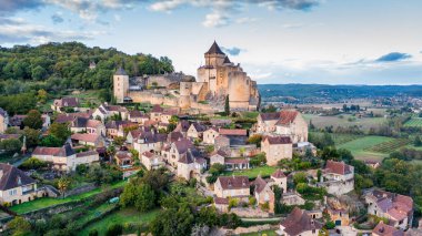 Castelnaud la Chapelle kasabasının hava manzarası, Fransa