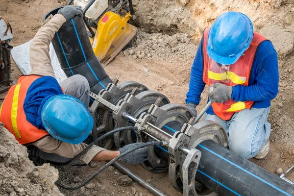 Projeto Fornecimento Água Canteiro Obras Trabalhando Para Soldar Conexão Tubo — Fotografia de Stock