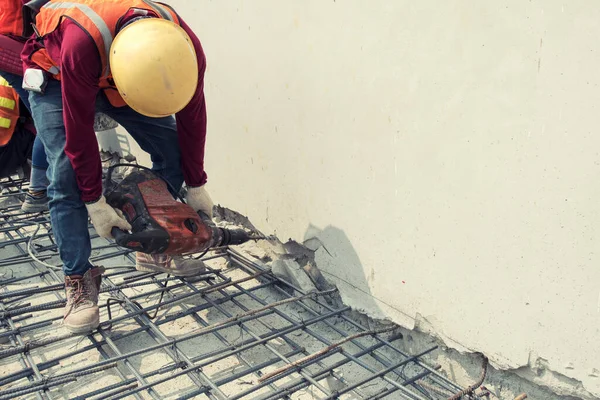 Construction Worker Jacking Concrete — Stock Photo, Image